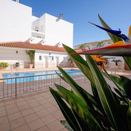 Hotel Apartamentos Loto Conil Conil De La Frontera Exterior photo