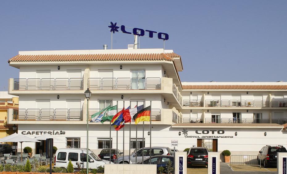 Hotel Apartamentos Loto Conil Conil De La Frontera Exterior photo