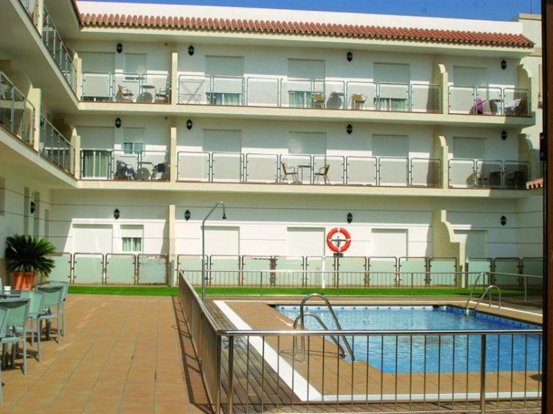 Hotel Apartamentos Loto Conil Conil De La Frontera Exterior photo