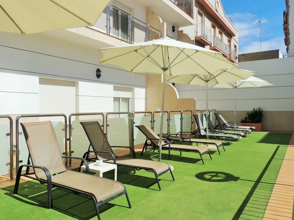 Hotel Apartamentos Loto Conil Conil De La Frontera Exterior photo