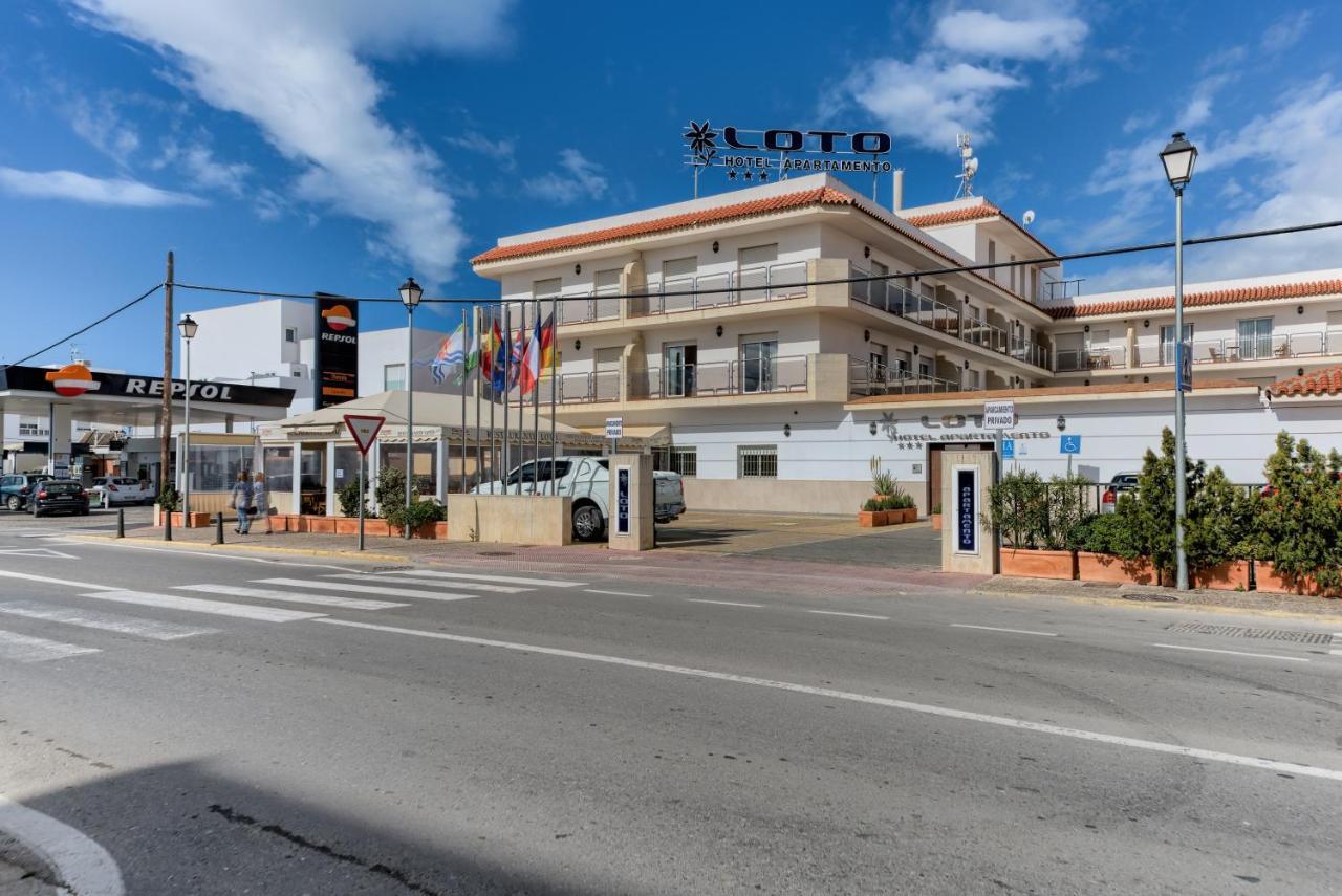 Hotel Apartamentos Loto Conil Conil De La Frontera Exterior photo